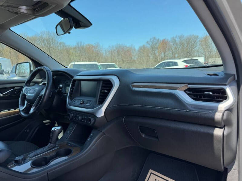 2017 GMC Acadia SLE-2