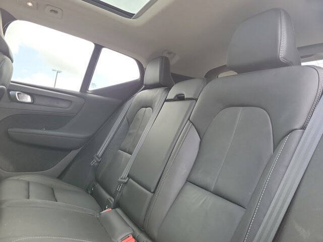 2023 Volvo XC40 B5 Plus Bright Theme