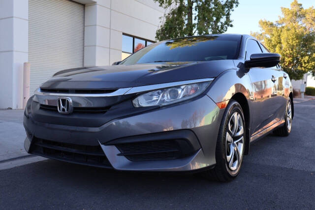 2018 Honda Civic LX's photo