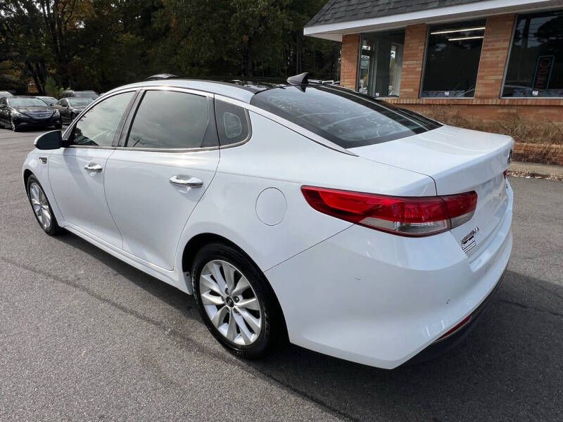 2016 Kia Optima EX photo 4