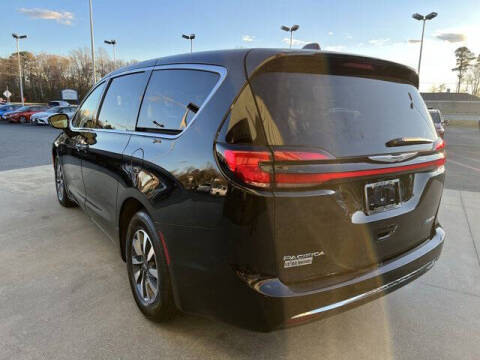 2022 Chrysler Pacifica Hybrid Touring L