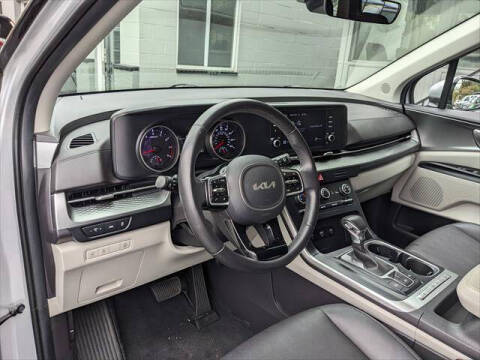 2022 Kia Carnival LX