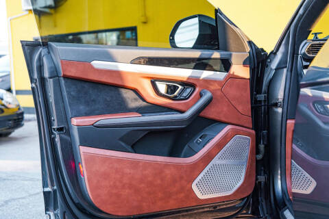 2020 Lamborghini Urus