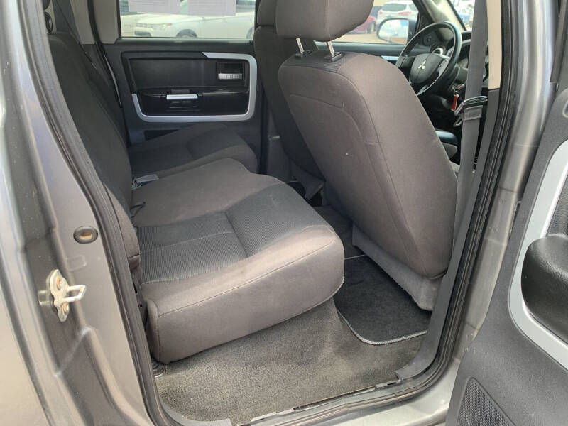 2008 Mitsubishi Raider LS