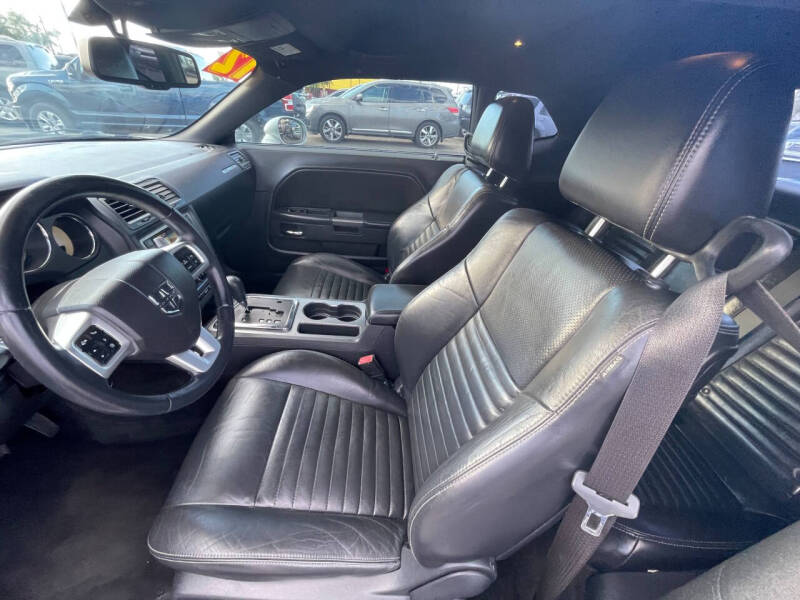 2012 Dodge Challenger R/T Plus