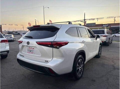 2022 Toyota Highlander LE