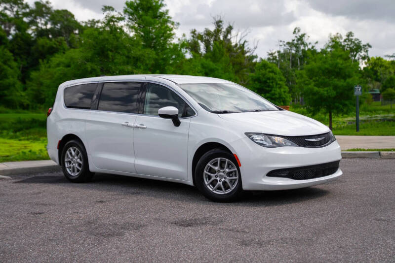 2023 Chrysler Voyager LX