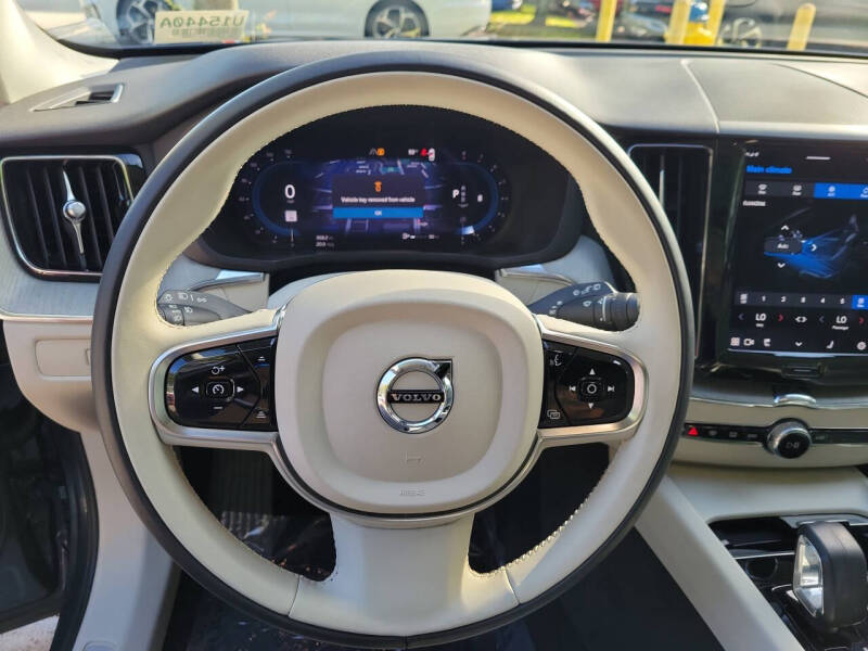 2023 Volvo XC60 B5 Plus Bright Theme