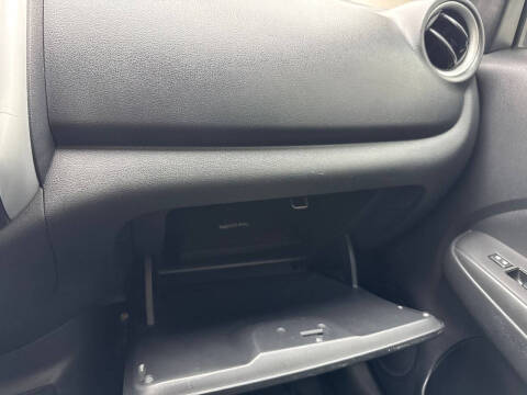 2014 Nissan Versa 1.6 SV