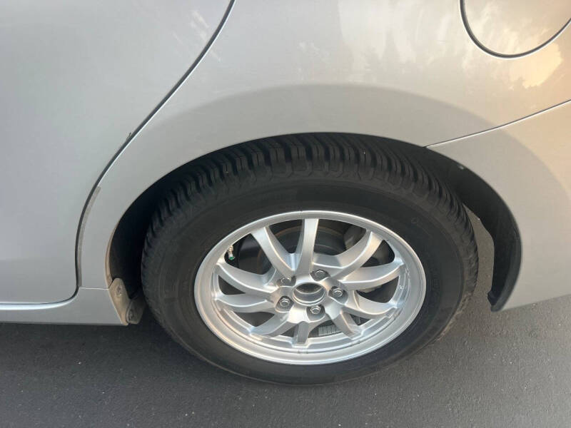 2013 Toyota Prius v Two