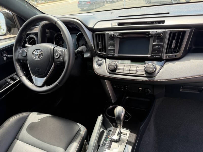 2017 Toyota RAV4 SE