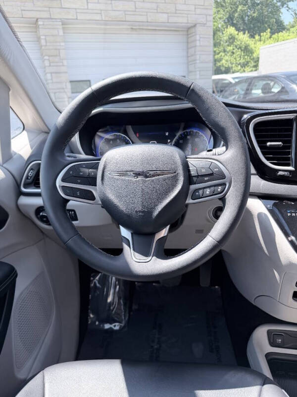 2023 Chrysler Pacifica Touring L