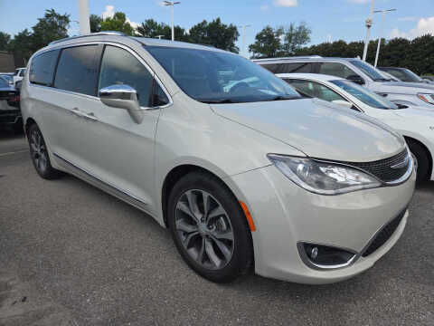 2017 Chrysler Pacifica Limited Photo