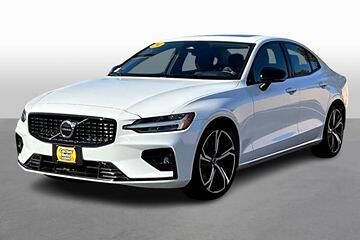 2024 Volvo S60 B5 Core Dark Theme