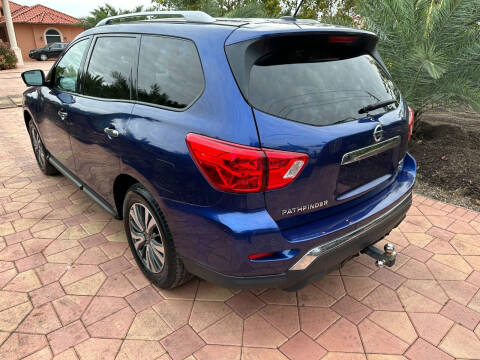 2017 Nissan Pathfinder SL