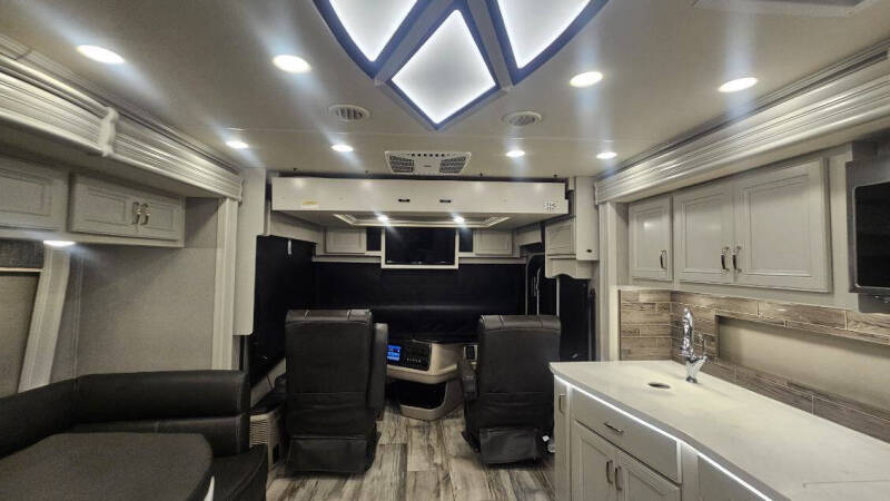 2022 Holiday Rambler Endeavor 38K?