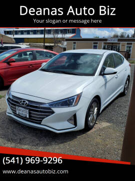 2019 Hyundai Elantra for sale at Deanas Auto Biz in Pendleton OR