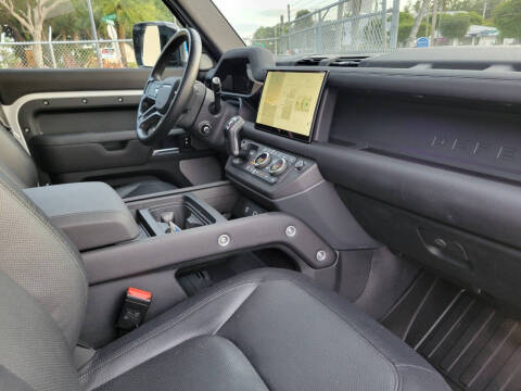 2024 Land Rover Defender 130 P400 X-Dynamic SE