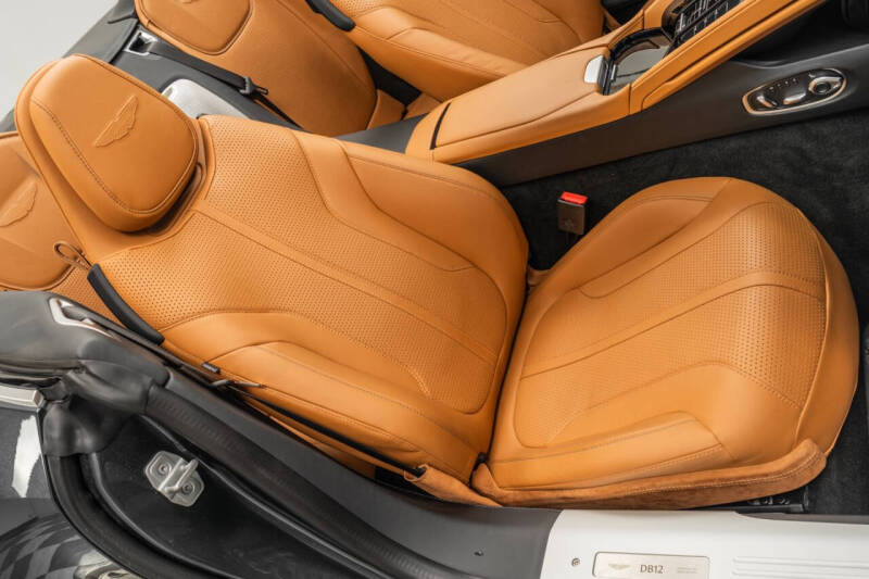 2025 Aston Martin DB12 Volante