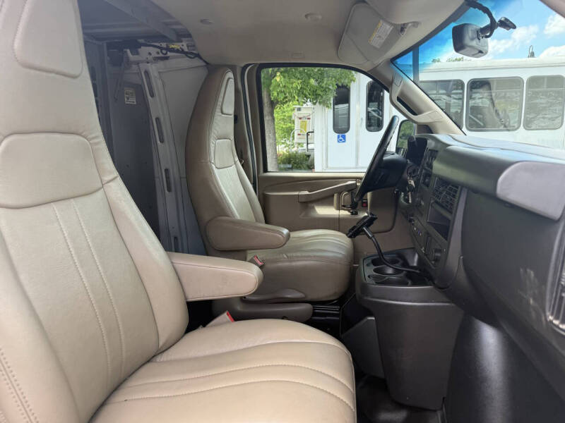 2023 Chevrolet Express 3500