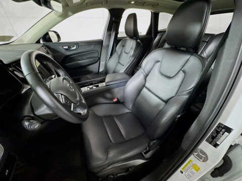2024 Volvo XC60 B5 Core Dark Theme