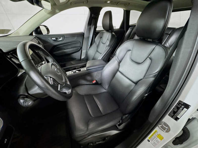 2024 Volvo XC60 B5 Core Dark Theme