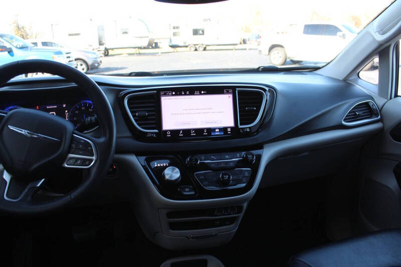 2022 Chrysler Pacifica Touring L