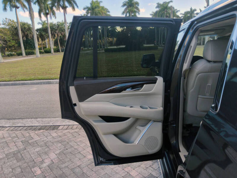 2016 Cadillac Escalade Luxury Collection