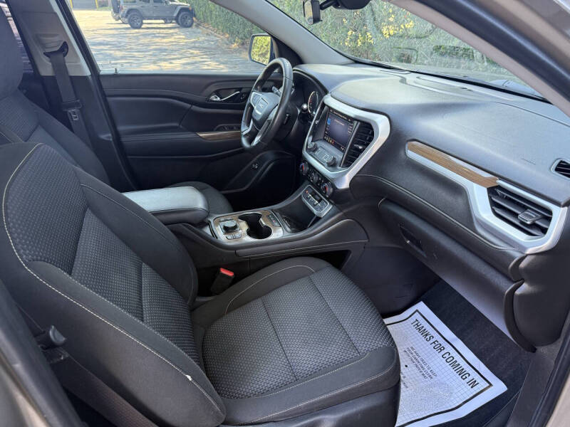 2022 GMC Acadia SLE
