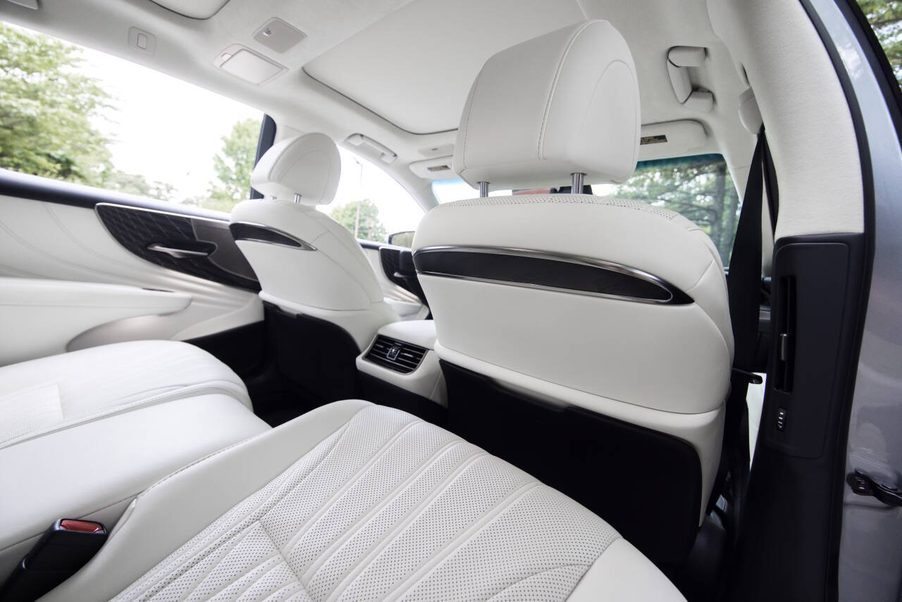 2022 Lexus LS 500 27