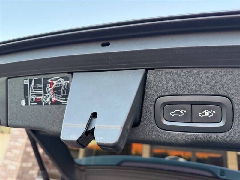 2020 Volvo XC60 T6 Momentum