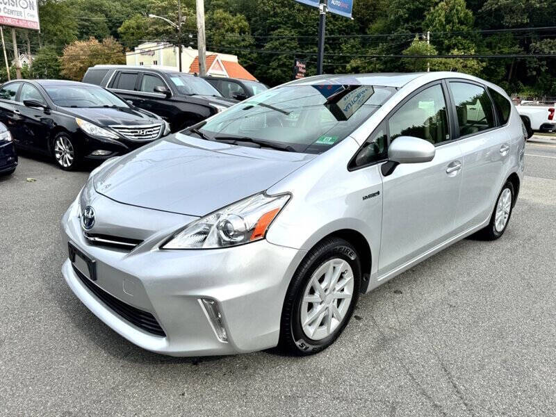 2014 Toyota Prius v Two