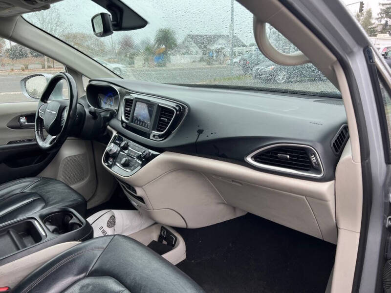 2020 Chrysler Pacifica Touring L