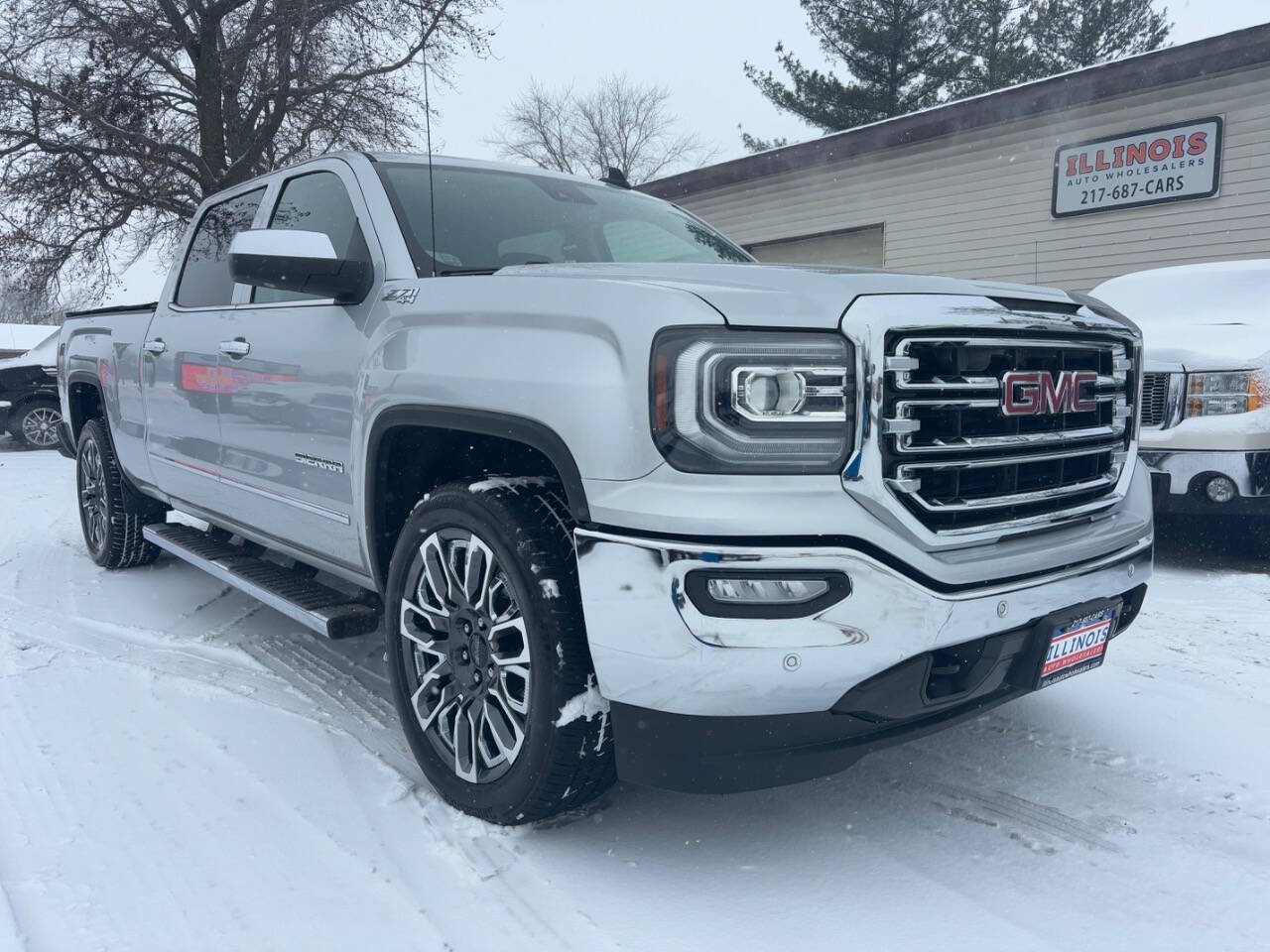 2017 GMC Sierra 1500 for sale at Illinois Auto Wholesalers in Tolono, IL