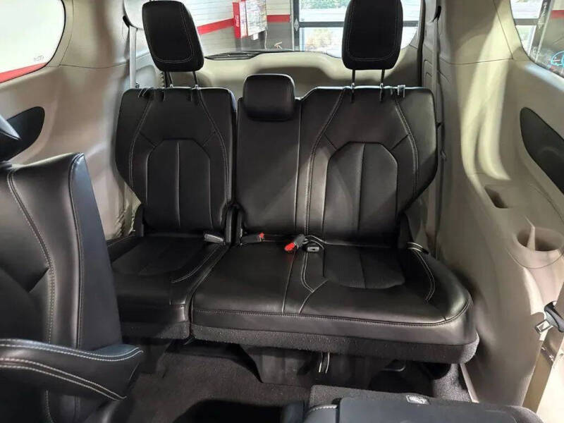 2024 Chrysler Pacifica Plug-In Hybrid Select