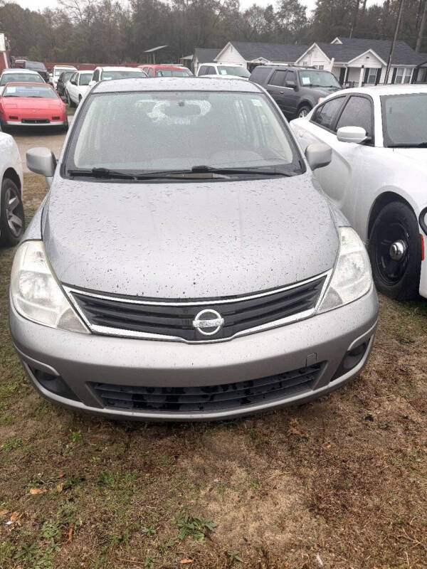 2010 Nissan Versa SL's photo