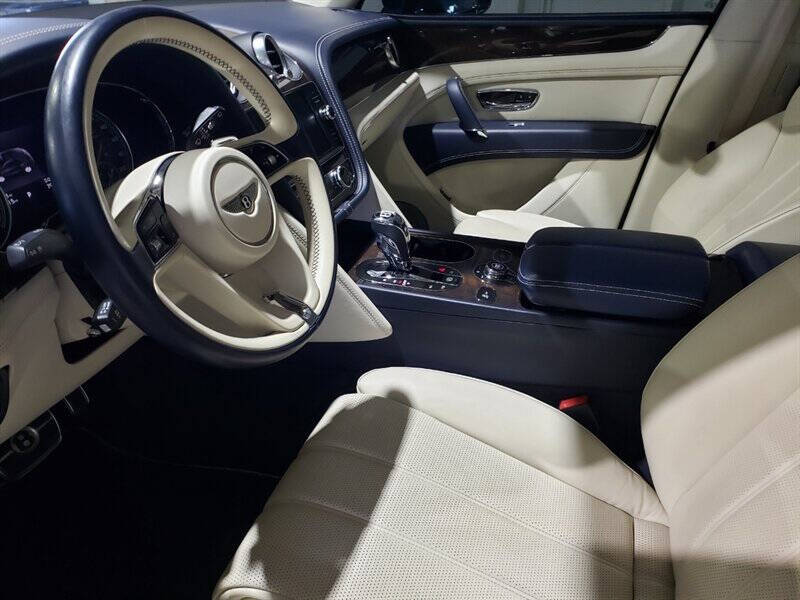 2020 Bentley Bentayga 9