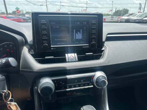 2020 Toyota RAV4 LE