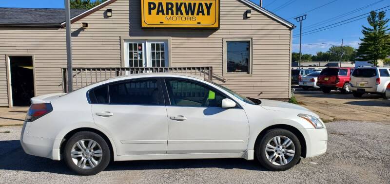 2012 Nissan Altima for sale at Parkway Motors in Springfield IL