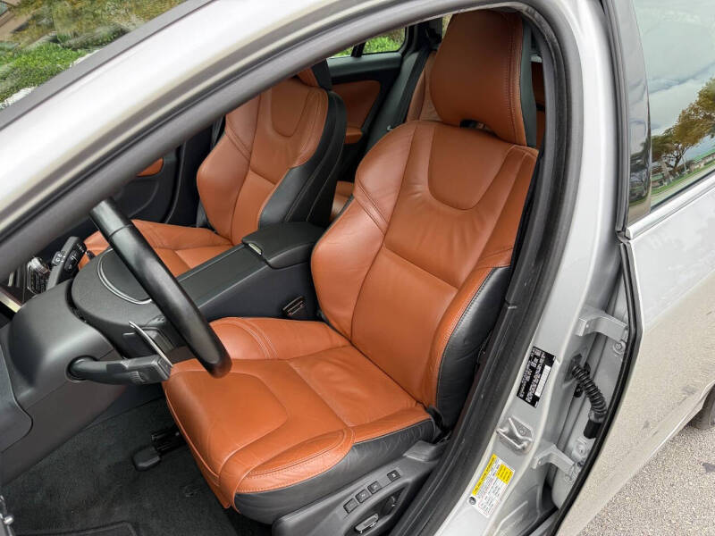 2015 Volvo V60 T5 Drive-E Platinum