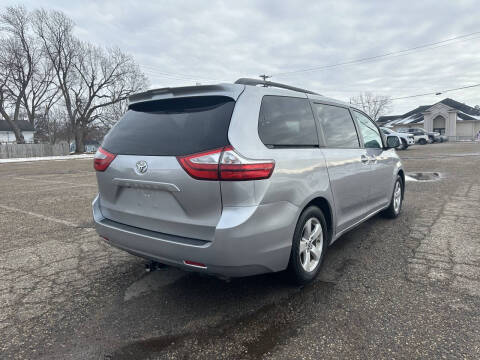 2019 Toyota Sienna LE 8-Passenger
