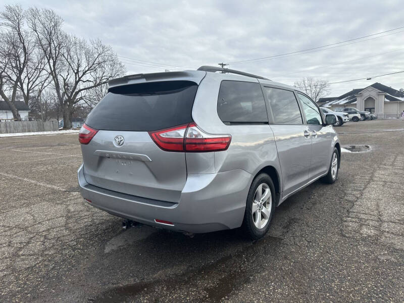 2019 Toyota Sienna LE 8-Passenger