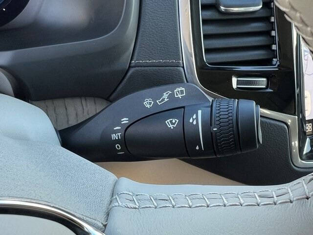 2023 Volvo XC90 Recharge T8 Ultimate Bright Theme 6P