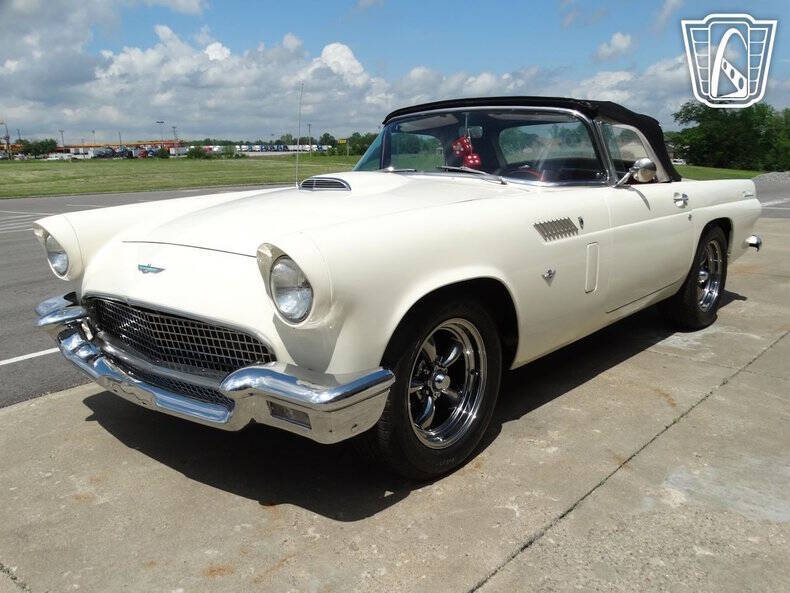 1956 Ford Thunderbird
