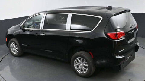 2025 Chrysler Voyager LX