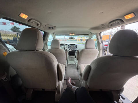 2013 Toyota Sienna L 7-Passenger