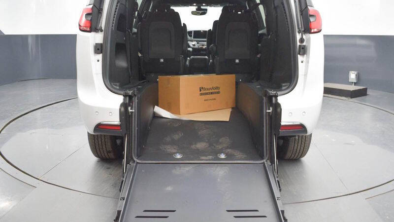 2024 Chrysler Pacifica Touring