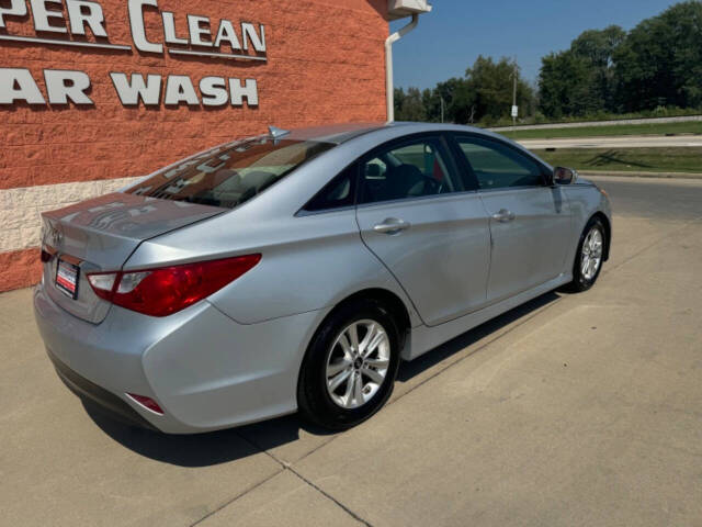 2014 Hyundai SONATA for sale at Illinois Auto Wholesalers in Tolono, IL