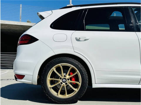 2013 Porsche Cayenne GTS