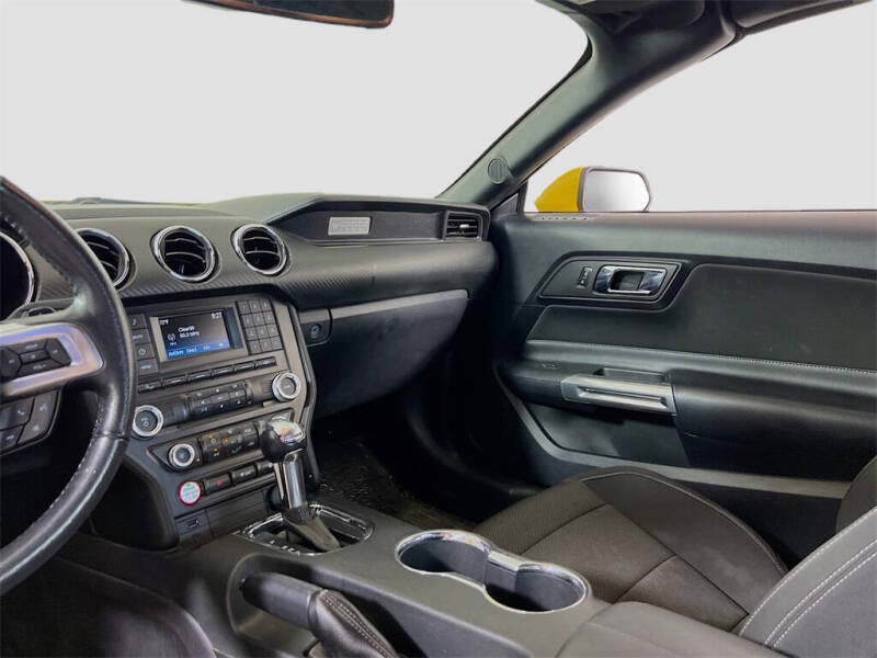 2016 Ford Mustang V6